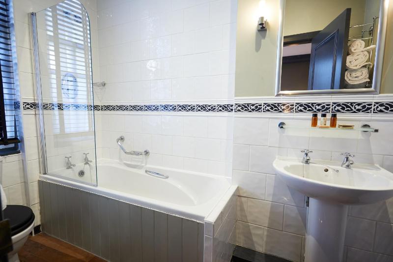 Standard Double Room image 3