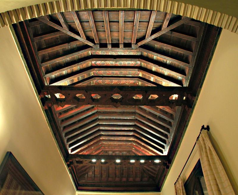 Deluxe Double Room with lateral Alhambra view image 3