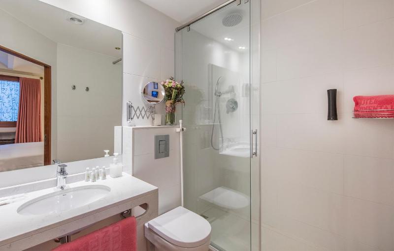 Double or Twin Room image 2