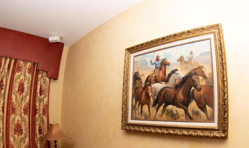 Suite with Mountain View image 4