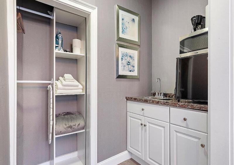Studio Apartment image 3