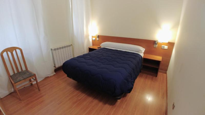 Single Room with Private Bathroom image 4