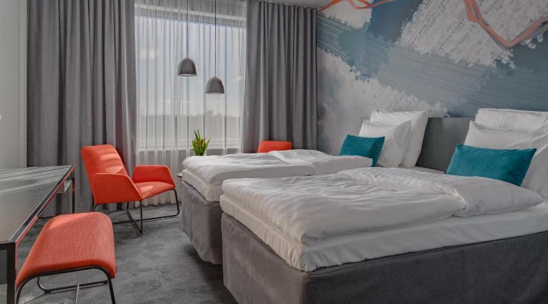 Standard Twin Room image 3