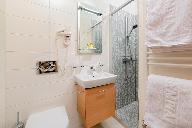 Superior Double or Twin Room with Sea View image 4