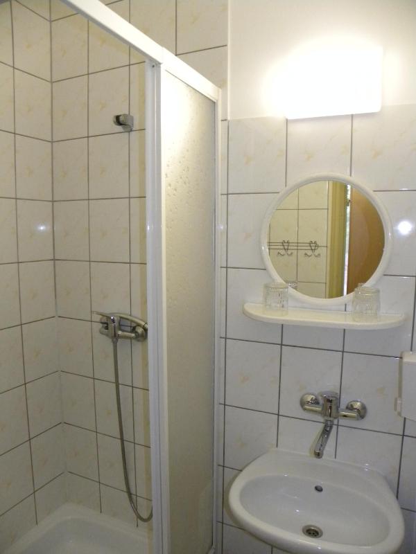 Triple Room (2 Adults + 1 Child) image 3