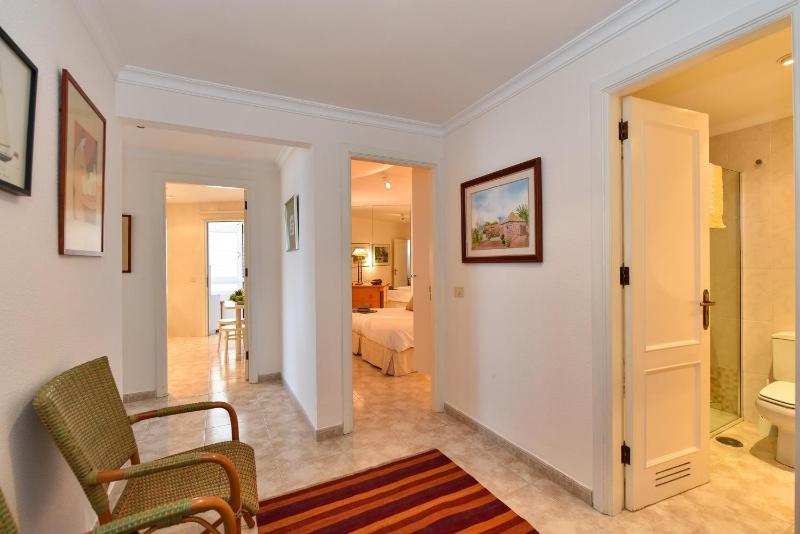 Las Canteras Seafront Apartment by VillaGranCanaria - image 16