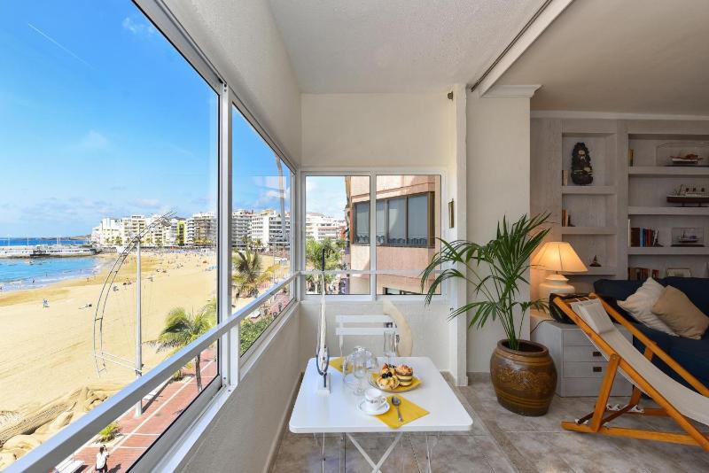 Las Canteras Seafront Apartment by VillaGranCanaria - image 2
