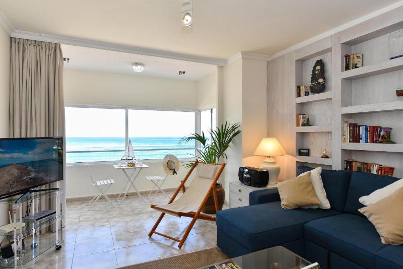 Las Canteras Seafront Apartment by VillaGranCanaria - image 22