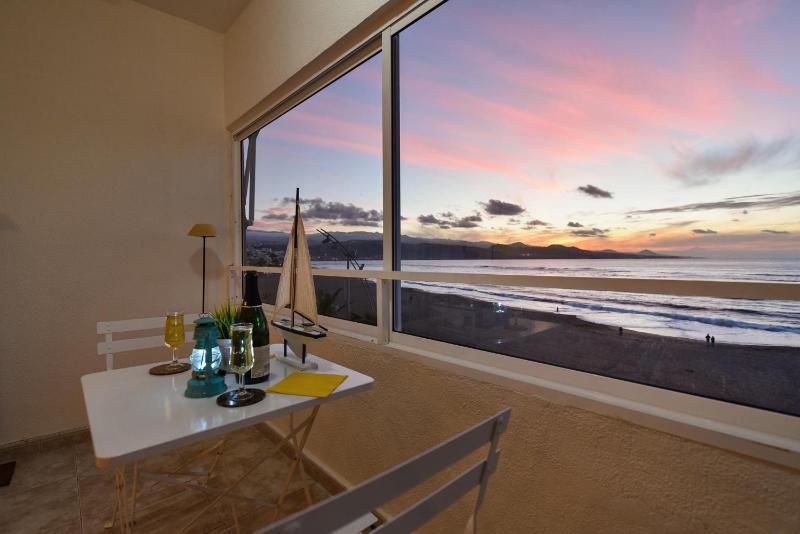 Las Canteras Seafront Apartment by VillaGranCanaria - image 12