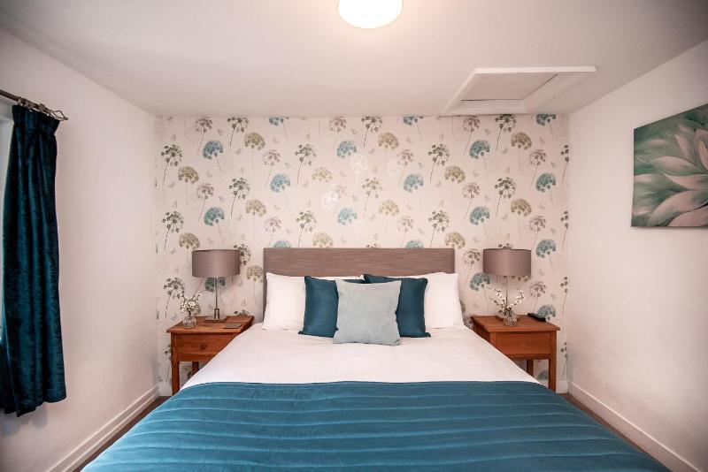 Double Room with Garden View image 4