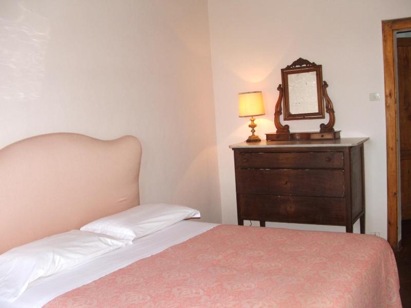 Queen Room image 4