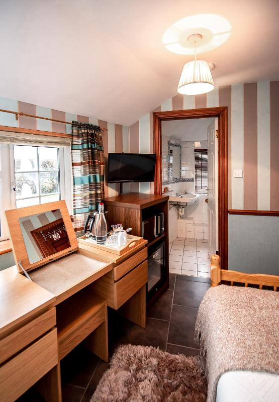 Single Room image 4