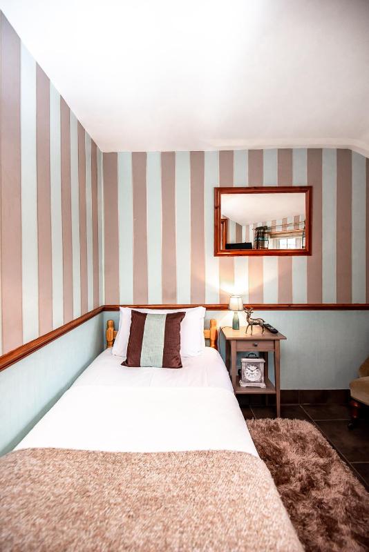 Single Room image 3