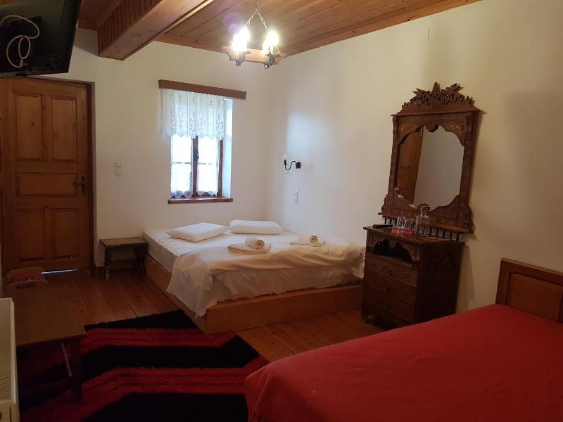 Standard Double Room with Garden View image 4