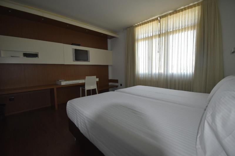 Superior Triple Room image 2