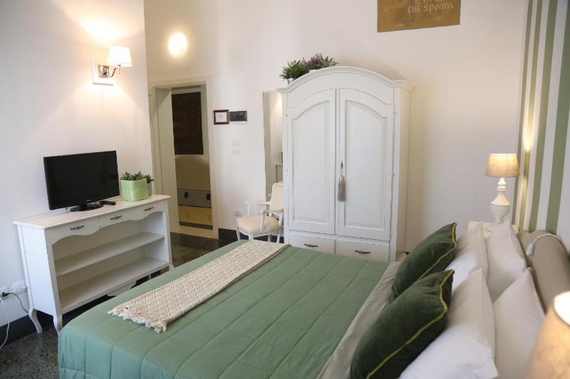 Standard Double Room image 4