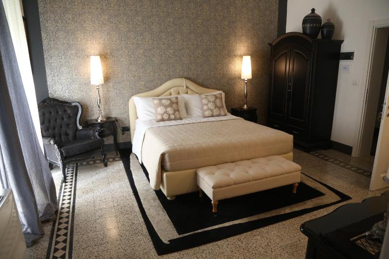 Junior Suite with Balcony image 3