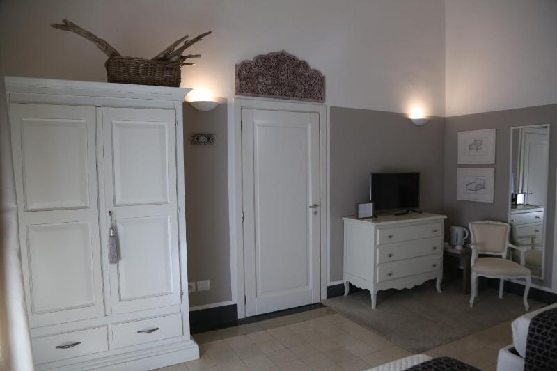 Twin Room with Garden View image 4