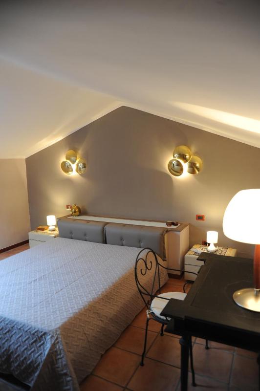 Deluxe Double Room with Extra Bed image 4
