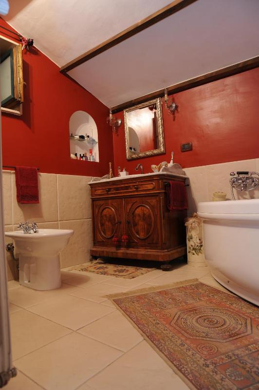 Deluxe Double Room with Extra Bed image 3