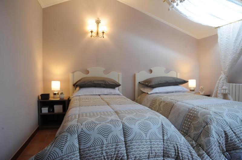 Twin Room with Extra Bed image 2