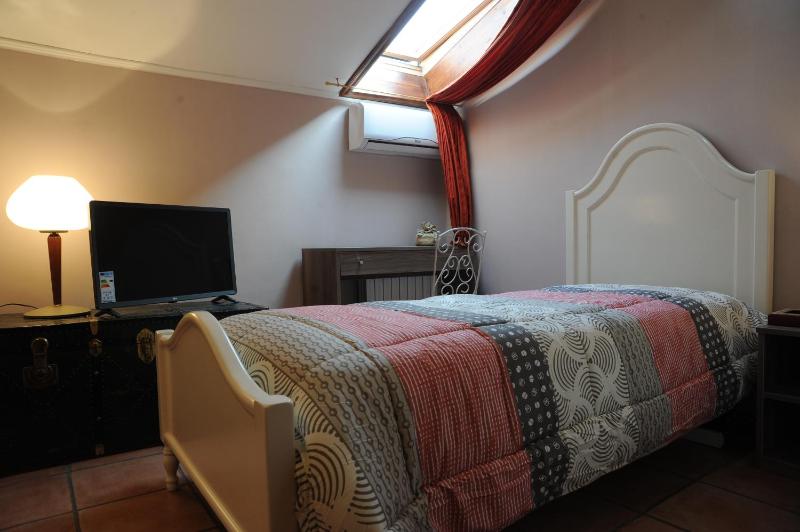 Deluxe Single Room image 4