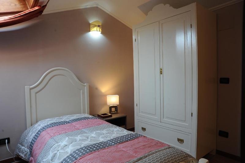 Deluxe Single Room image 3