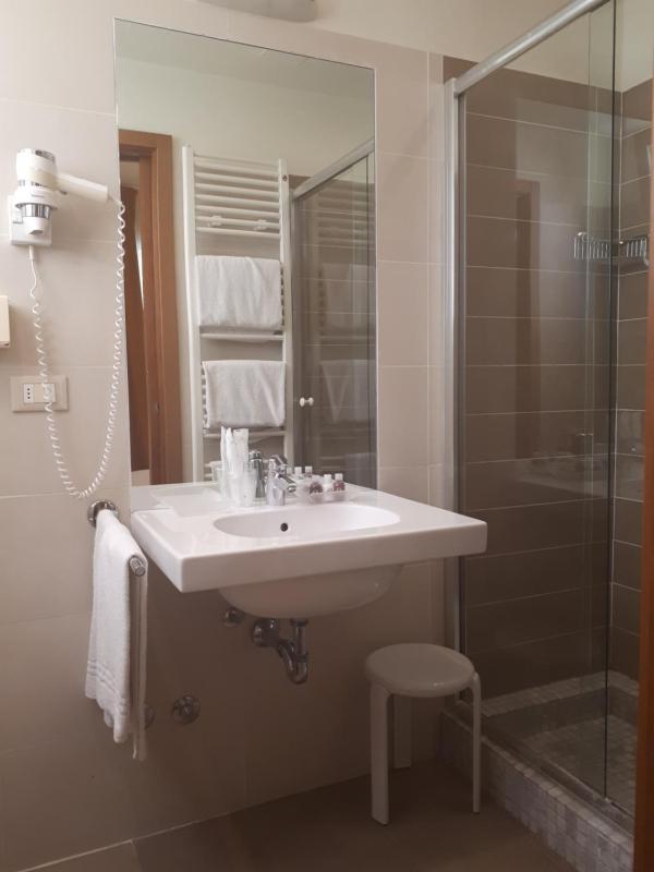 Superior Double or Twin Room image 4