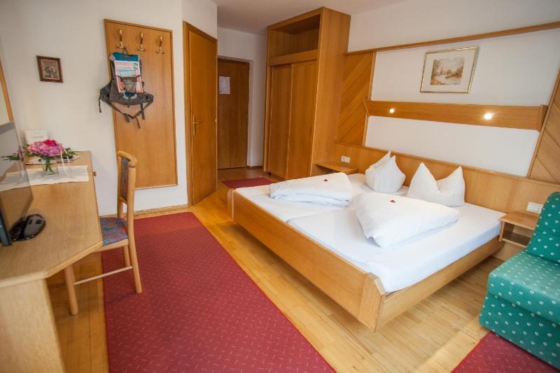 Double Room image 2