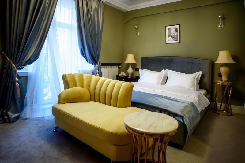 Deluxe King Room image 2
