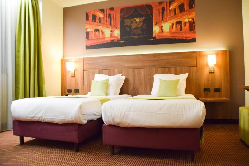 Superior Twin Room image 1