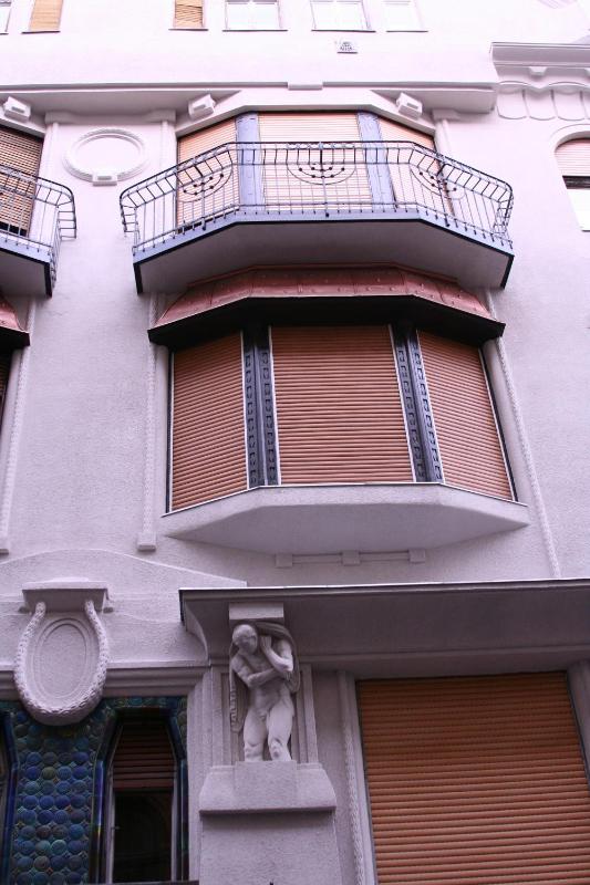 One-Bedroom Apartment image 4