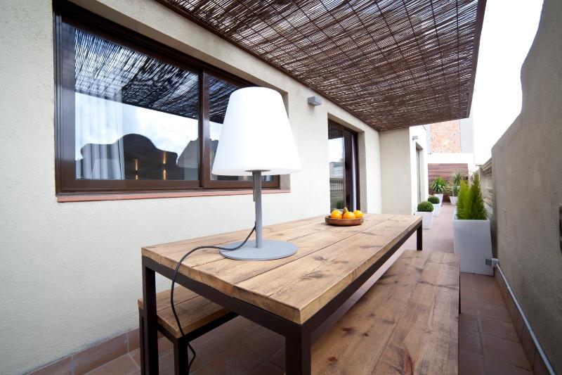 Deluxe Four-Bedroom Apartment - Ronda Universitat 17 image 1