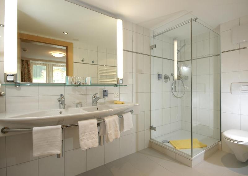Premium Double Room with Balcony image 4