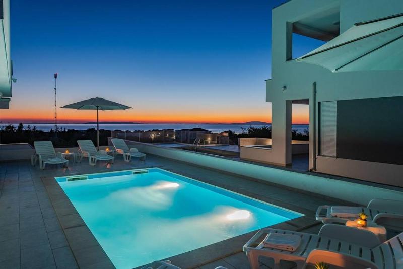 Dario 2. modern & luxury apartment with a pool - image 12