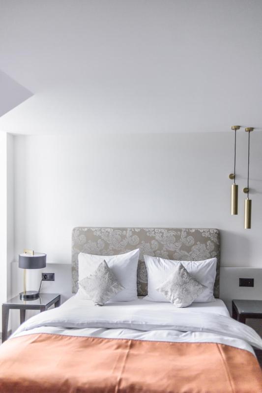 Queen Suite image 4