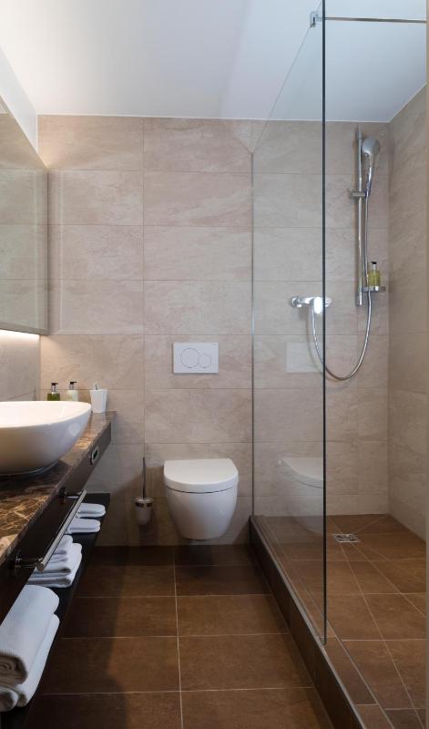 Deluxe Double Room image 4