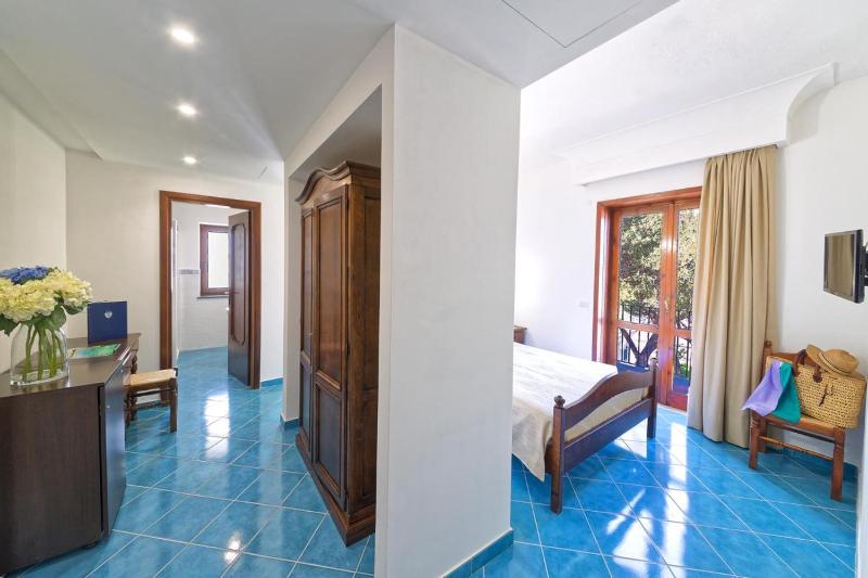 Family Room (2 Adults + 2 Children) image 1