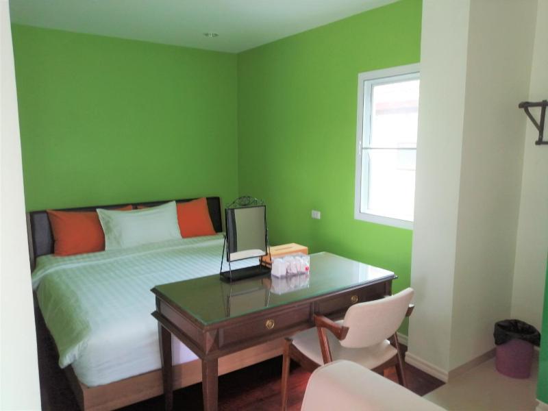 Junior Suite with Pool View image 1