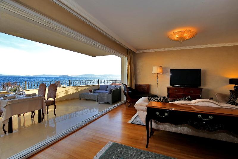 Presidential Suite image 2