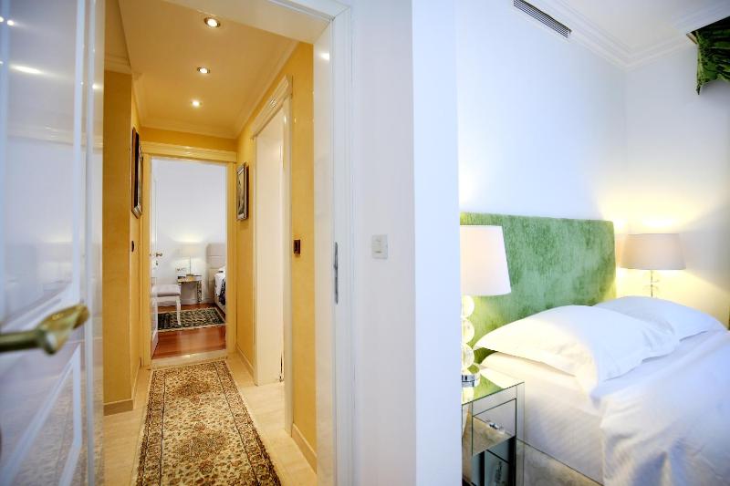 Presidential Suite image 4