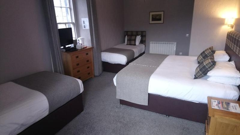 Deluxe Family Suite image 2