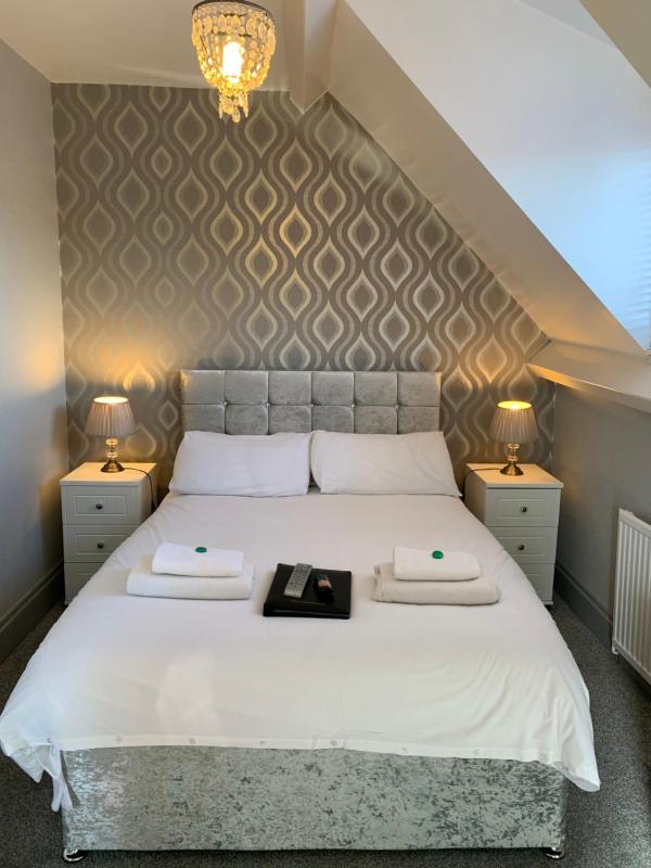 Basic Double Room image 4