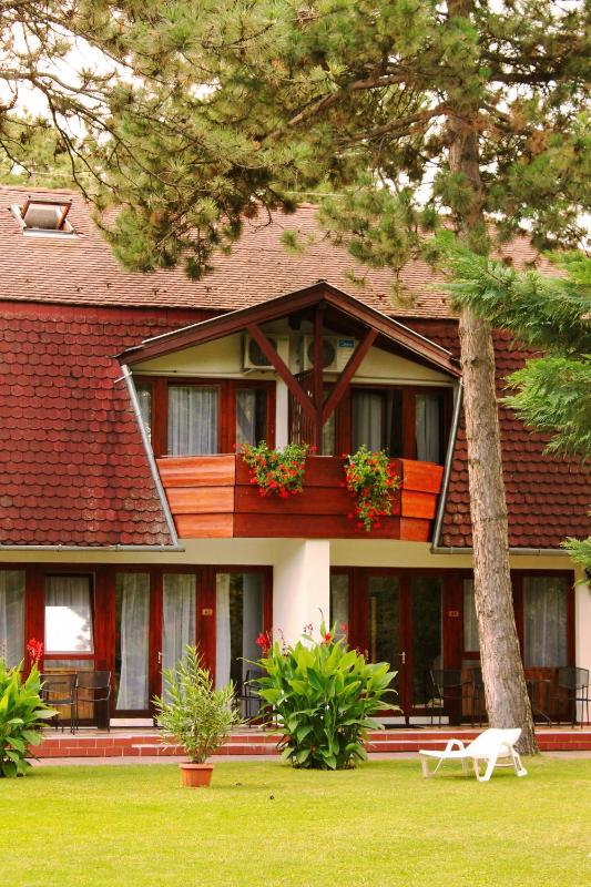 Quintuple Room (5 Adults) with Balcony image 2