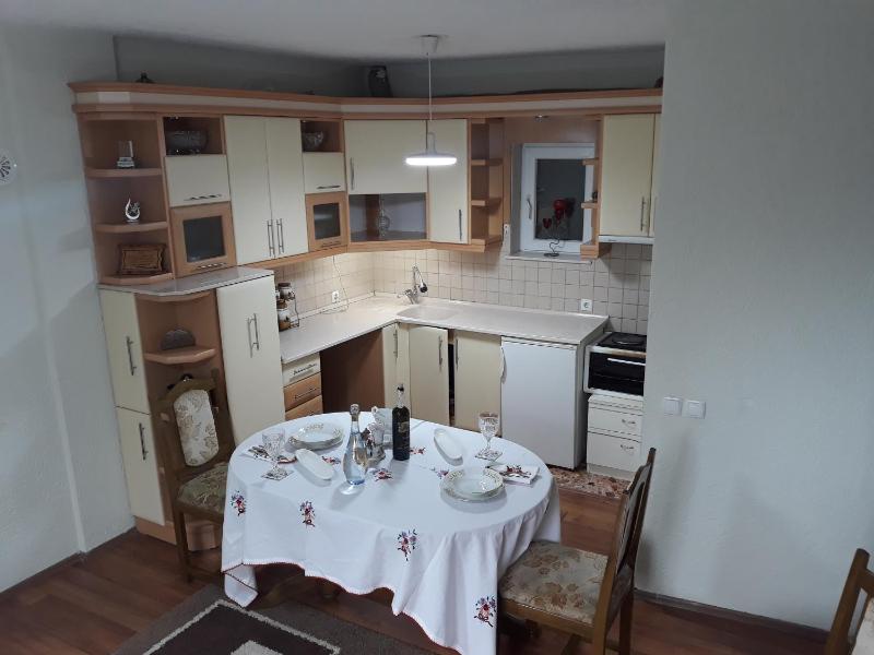 Standard Double Room image 3