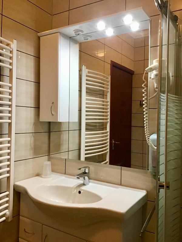 Quintuple Room (5 Adults) with Balcony image 3
