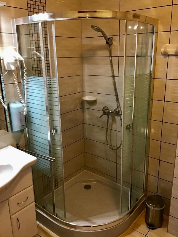 Quintuple Room (5 Adults) with Balcony image 4