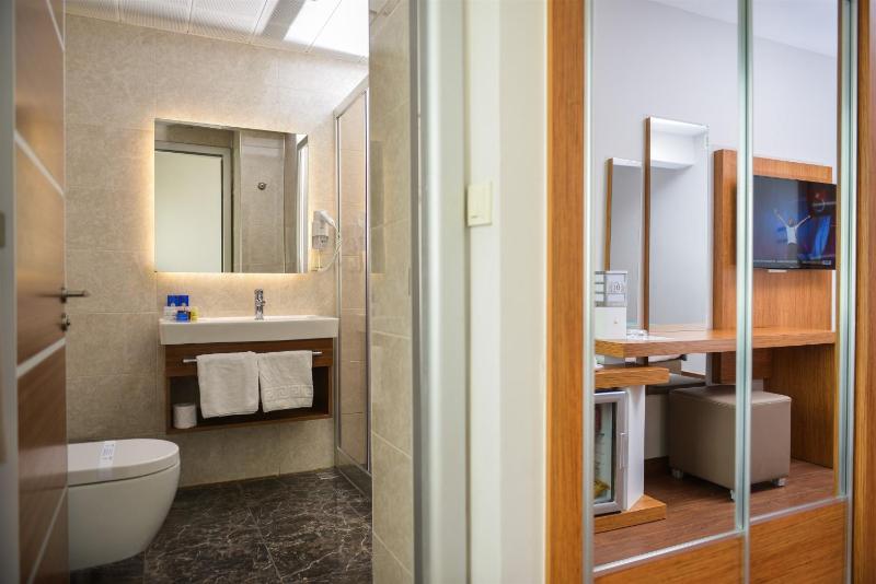 Standard Double Room image 3