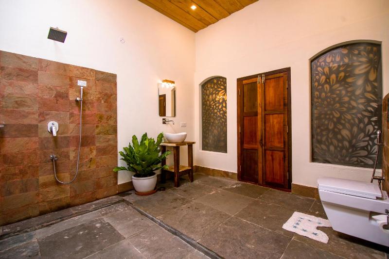 Superior Double Room with Pool View image 2