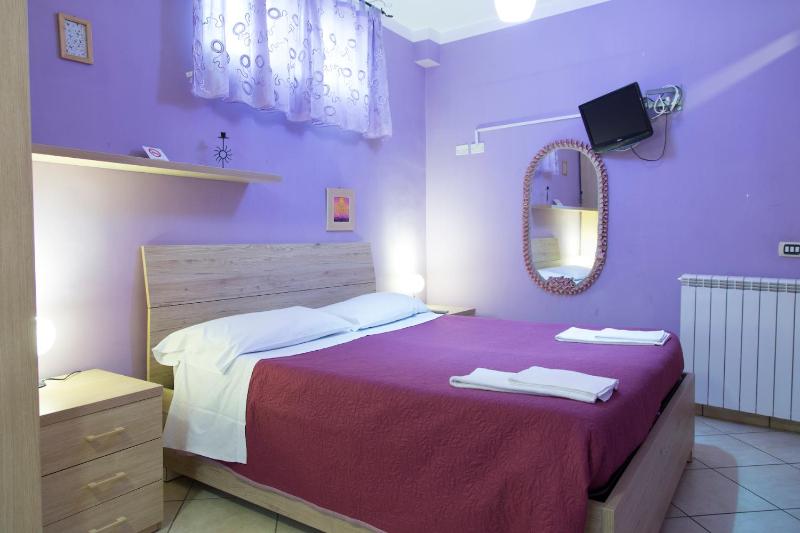 Double or Twin Room with Private Bathroom image 4